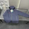 Premium Mammoth Jacken im roten Logo-Stil