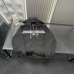 Bestseller Prada Mantel Schwarze Logo Kollektion