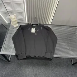 Hochwertiger Louis Vuitton Langarm-Sky-Stickerei-Stil