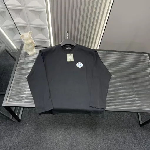 Hochwertiges Lululemon Langarmshirt im schwarzen Logo-Stil