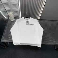 Premium Balenciaga Langarmshirt im weißen bestickten Stil