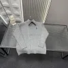 Hochwertige Ralph Lauren Jacken im grauen Strick- und Stickerei-Stil