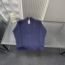 Luxus-Jacken von Ralph Lauren aus der Navy-Strick-Kollektion mit Stickerei