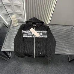 Hochwertiger Dior Mantel im Black Style