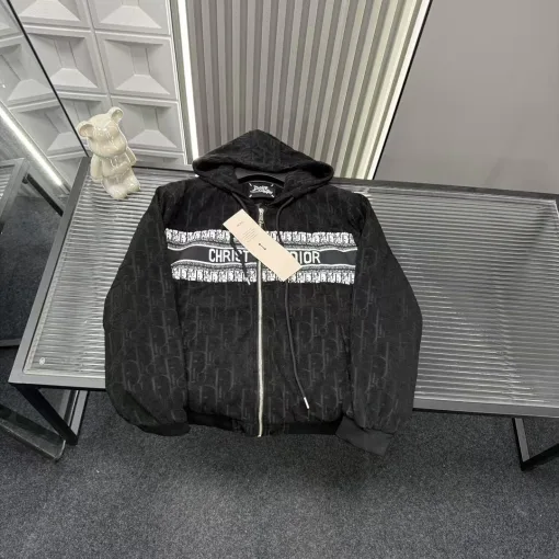 Hochwertiger Dior Mantel im Black Style