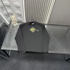 Luxus-Mammut-Langarmshirts in der schwarzen Logo-Kollektion