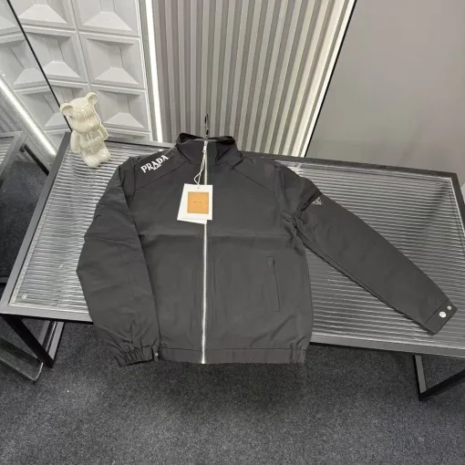 Hochwertige Prada-Jacken in Schwarz