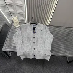 Hochwertige Ralph Lauren Pullover im grauen bestickten Stil