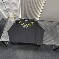 Hochwertige Prada Sweatshirts Schwarz Bestickt Luxus