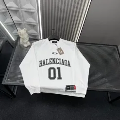 Hochwertige Balenciaga Sweatshirts aus weißer Lederstickerei-Kollektion