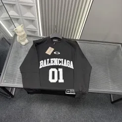 Hochwertige Balenciaga Sweatshirts Schwarze Lederbestickte Kollektion