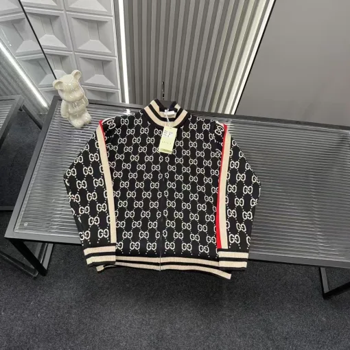 Hochwertiger Gucci-Mantel in Schwarz mit Monogramm-Kollektion