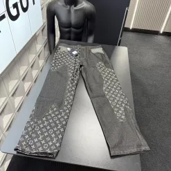 Bestseller Louis Vuitton Jeans im schwarzen Jacquard-Stil