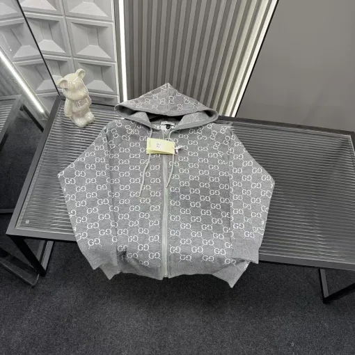 Hochwertiger Gucci-Mantel aus der grauen Jacquard-Kollektion