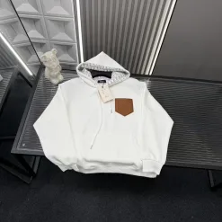 Hochwertige Dior Sweatshirts aus weißer Lederstickerei-Kollektion