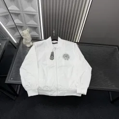 Premium Chrome Hearts Mantel im weißen Logo-Stil