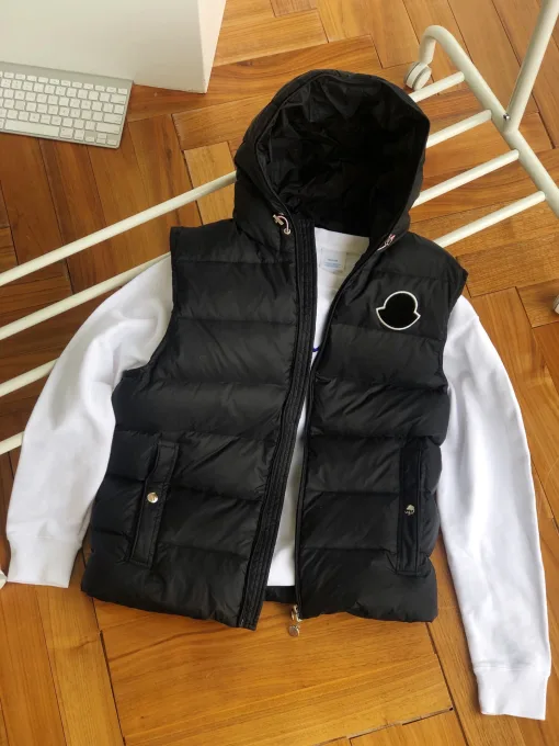 Bestseller Moncler Weste Schwarz Nylon Klassischer Stil