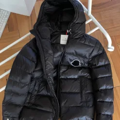 Moncler Daunenjacken in Premiumqualität aus schwarzer Polyesterkollektion