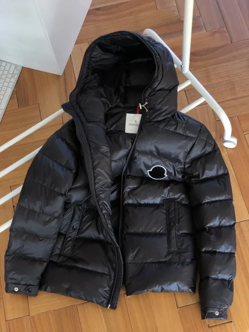 Moncler Daunenjacken in Premiumqualität aus schwarzer Polyesterkollektion