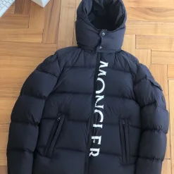 Premium Moncler Daunenjacken Schwarz Polyester Klassischer Stil
