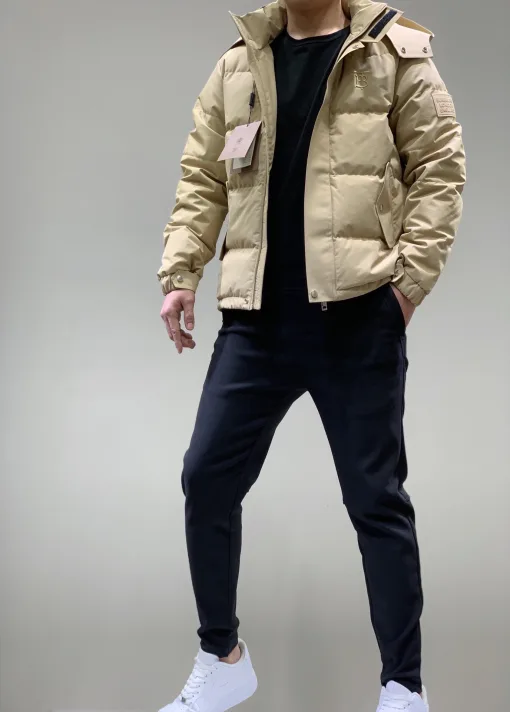 Hochwertige Burberry-Jacken in Schwarz, atmungsaktive Kollektion