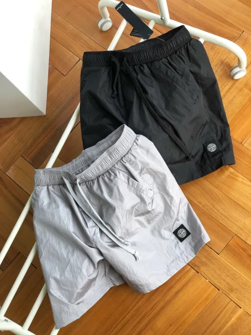 Luxuriöse Shorts aus der Logo-Kollektion von Stone Island in Silber