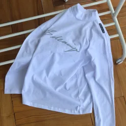 Hochwertiger Balenciaga Langarmshirt aus silberner Baumwolle mit Stickerei