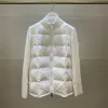 Hochwertige Moncler Daunenjacken in Weiß aus der Patchwork-Kollektion