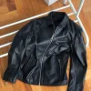 Hochwertige Fendi-Jacken aus schwarzem Leder, klassische Kollektion