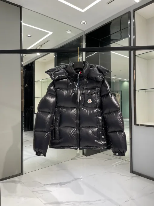 Hochwertige irreführende Daunenjacke aus der weißen Nylonstreifenkollektion