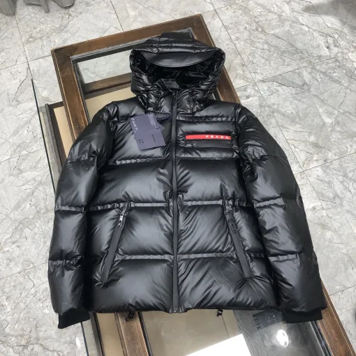 Hochwertige Prada Daunenjacke Rot Baumwolle Casual Style