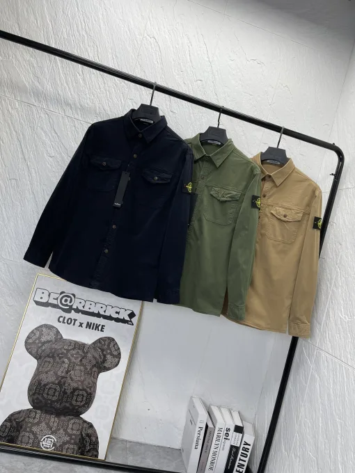 Hochwertiges Stone Island-Hemd in Schwarz aus Baumwolle im einfarbigen Stil