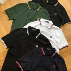 Hochwertige Kurzarm-Freizeitkollektion aus schwarzer Baumwolle von Fred Perry