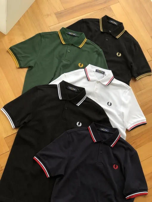 Hochwertige Kurzarm-Freizeitkollektion aus schwarzer Baumwolle von Fred Perry