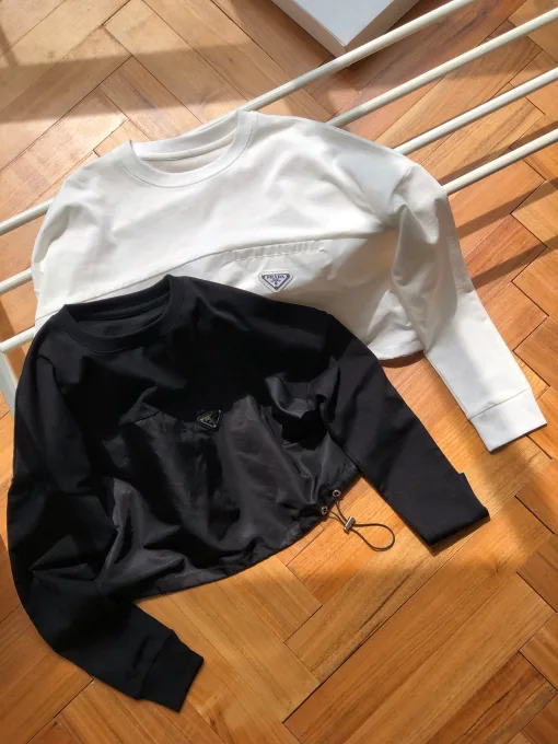 Hochwertige Prada Langarmshirts aus schwarzem Nylon der Classic Collection
