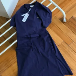 Lacoste Kurzarmkleid in Premiumqualität, Marineblau, Baumwolle, lässiger Stil