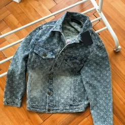 Luxus-Jacken von Louis Vuitton im Denim-Jacquard-Stil