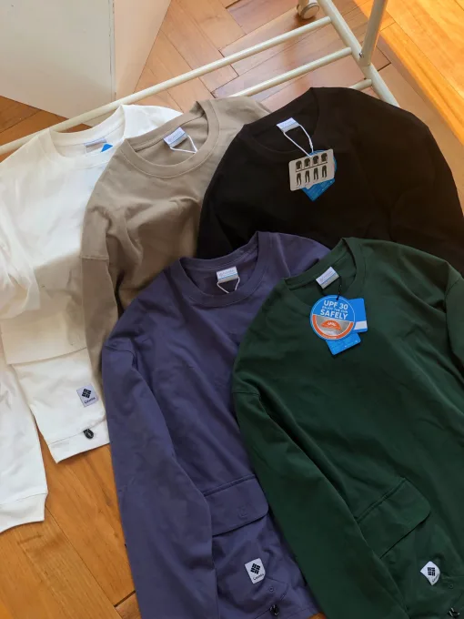 Luxuriöses Langarmshirt von Columbia in schwarzer Baumwolle mit Stickerei