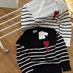 Bestseller Ami Pullover Schwarze Woll-Jacquard-Kollektion