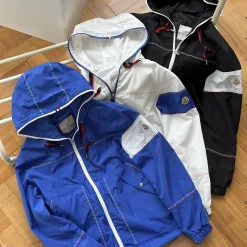Luxus-Moncler-Mäntel aus schwarzem Polyester im gestreiften Stil
