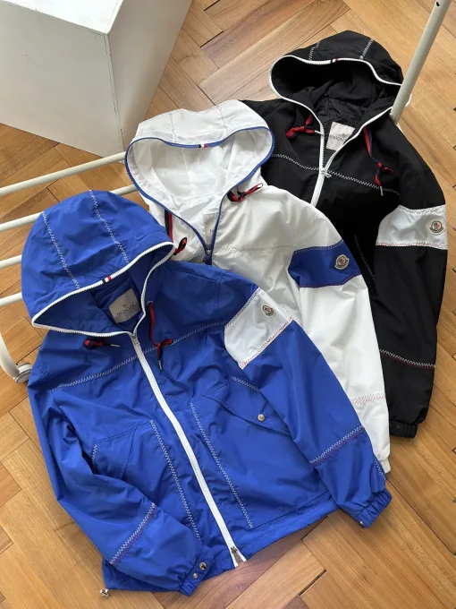 Luxus-Moncler-Mäntel aus schwarzem Polyester im gestreiften Stil