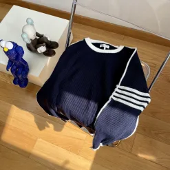 Luxus Thom Browne Langarmshirt aus roter Wolle, klassische Kollektion