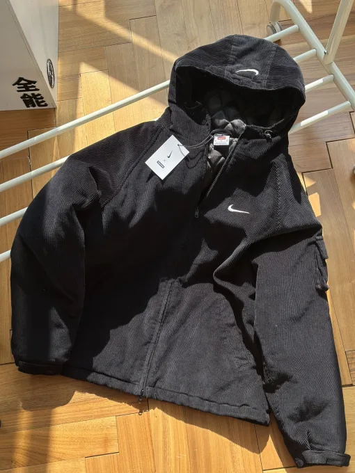 Hochwertige Nike-Jacken aus der Black Cotton Washed Collection