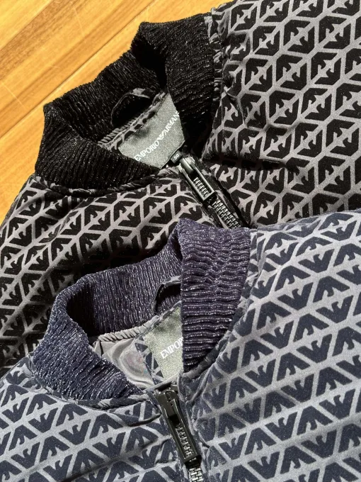 Bestseller: Armani Daunenjacke im schwarzen Print-Stil