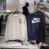 Premium Nike Sweatshirts im schwarzen Fleece-Stil