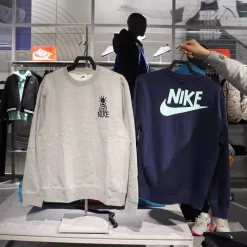 Premium Nike Sweatshirts im schwarzen Fleece-Stil