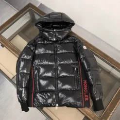 Hochwertige Moncler Daunenjacke Schwarz Classic Collection