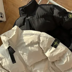 Luxuriöse Baumwollkleidung von Stone Island in der White Classic Collection
