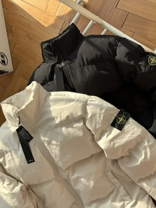 Luxuriöse Baumwollkleidung von Stone Island in der White Classic Collection