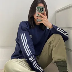 Premium Adidas Langarmshirt im Streifenstil aus marineblauer Baumwolle